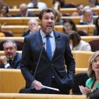 El ministro de Transportes y Movilidad Sostenible, Óscar Puente, durante una sesión de control al Gobierno, en el Senado, a 7 de octubre de 2025, en Madrid (España). Una semana más la oposición ha sometido al Gobierno a una sesión de control que se ha centrado en la financiación autonómica, los mecanismos para combatir la violencia machista y los fallos en el sistema de protección para víctimas de género, la gestión de la inmigración, la política de unidad nacional con especial atención a la situación lingüística en Cataluña y otras comunidades, y la multirreincidencia delictiva.

Fernando Sánchez / Europa Press
07/10/2025