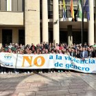 Concentración en memoria por la víctima fallecida en Rincón de la Victoria (Málaga)

REMITIDA / HANDOUT por AYUNTAMIENTO RINCÓN DE LA VICTORIA
Fotografía remitida a medios de comunicación exclusivamente para ilustrar la noticia a la que hace referencia la imagen, y citando la procedencia de la imagen en la firma
23/11/2025