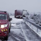 Bomberos de la Diputación de Castellón intervienen en las carreteras afectadas por las nieves