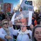 Pancarta contra Mónica García en la manifestación de médicos en Madrid