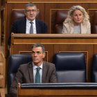(Foto de ARCHIVO)
El presidente del Gobierno, Pedro Sánchez y la vicepresidenta segunda y ministra de Trabajo, Yolanda Díaz, durante una sesión plenaria extraordinaria en el Congreso de los Diputados, a 27 de enero de 2026, en Madrid (España). El pleno del Congreso vota la convalidación o derogación de los decretos leyes que incluyen, por un lado, la prórroga de las ayudas al transporte público, y por otro, las medidas de 'escudo social' y la revalorización de las pensiones para 2026. El Gobierno afronta esta cita sin apoyos asegurados, ya que tanto el PP como Junts no dan por hecho su voto a favor y, junto con VOX, suman mayoría absoluta.

Eduardo Parra / Europa Press
27/1/2026