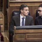 (Foto de ARCHIVO)
Pedro Sánchez y Carlos Cuerpo, en el hemiciclo

EUROPA PRESS
22/4/2026