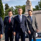 El presidente del PP, Alberto Núñez Feijóo, junto aAlfonso Fernández Mañueco