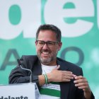 (Foto de ARCHIVO)
El candidato de Adelante Andalucía a la Presidencia de la Junta, José Ignacio García (c) durante el acto de cierre de campaña celebrado en la capital andaluza. A 15 de mayo de 2026 en Sevilla (Andalucía, España). Adelante Andalucía ha elegido la Alameda de Hércules de Sevilla para su acto de fin de campaña, que ha comenzado a las 19,30 horas, y en el que han participado el candidato a la presidencia de la Junta, José Ignacio García; y los cabezas de lista del partido por las provincias de Sevilla, Málaga y Granada, Begoña Iza, Luis Rodrigo e Inma Manzano, respectivamente. Presentado el acto por el actor y cómico Adrián Pino, el fin de fiesta lo ha puesto el grupo de rock andaluz Quentin Gas.

María José López / Europa Press
15/5/2026