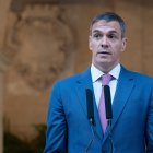 El presidente del Gobierno, Pedro Sánchez, comparece ante los medios de comunicación tras su despacho con el Rey Felipe VI.