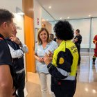 La alcaldesa de Valencia, María José Catalá, durante el incendio en El Saler