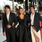 Javier Calvo y Javier Ambrossi, Los Javis, con la actriz Penélope Cruz