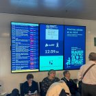 Pantalla indicando retrasos y cancelaciones en Chamartín