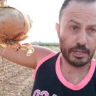 Juanvi, el agricultor que denuncia con sus vídeos la ruina del campo y se ha hecho viral