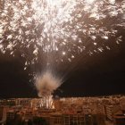 La Nit de l'Albà ilumina toda la ciudad con los fuegos artificiales