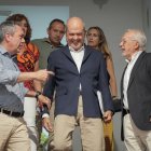 El expresidente de la Junta de Andalucía, Manuel Chaves con Juan Espadas y otros dirigentes del PSOE en la sede de Sevilla.