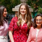 Doña Letizia, Leonor y Paloma Rocasolano durante la confirmación de Sofía, en mayo de 2023.