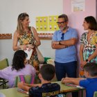 La alcaldesa de Crevillent, Lourdes Aznar Miralles, junto con el concejal de Educación, Antonio Candel Rives