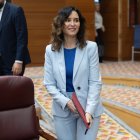 La presidenta de la Comunidad de Madrid, Isabel Díaz Ayuso, llega a la Asamblea de Madrid durante el anterior curso político.