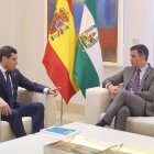 Imagen de la última reunión del presidente del Gobierno, Pedro Sánchez, y el presidente de la Junta de Andalucía, Juanma Moreno, en Moncloa.