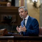 El diputado del PP, Juan Bravo, interviene durante una sesión plenaria en el Congreso de los Diputados.