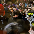 Miembros del Frente Atlético durante el partido ante el Real Madrid.