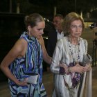 Doña Sofia e Irene Urdangarin, en la boda de Teodora de Grecia.