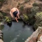 Salto desde la cascada de la Cimbarra, Jaén.