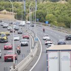 Archivo - Varios vehículos en la autovía A-3, a 30 de agosto de 2024, en Madrid (España). La Dirección General de Tráfico (DGT) prevé 4.760.000 movimientos de largo recorrido con motivo de la operación retorno del verano que se pone en marcha .