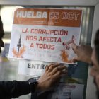 Un cartel que anuncia huelga de RTVE el 25 de octubre