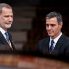 Pedro Sánchez junto al rey Felipe VI