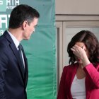 (Foto de ARCHIVO)
El presidente del Gobierno, Pedro Sánchez, y la presidenta de la Comunidad de Madrid, Isabel Díaz Ayuso, durante la clausura de la Asamblea de elecciones de la Asociación de Trabajadores Autónomos, en Madrid (España), a 9 de marzo de 2020.

Eduardo Parra / Europa Press
09 MARZO 2020;AUTÓNOMOS;ATA;MADRID;SÁNCHEZ;AYUSO
09/3/2020