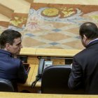 (Foto de ARCHIVO)
El presidente del Gobierno, Pedro Sánchez (i), habla con el ministro de Transportes, Movilidad y Agenda Urbana, José Luis Ábalos (d), durante la Sesión de Control al Gobierno en el Senado a la que acude Sánchez por primera vez tras la declaración del estado de alarma en el país con motivo del coronavirus y en la que tendrá que responder a las preguntas que le hagan los distintos grupos sobre la evolución de la crisis ocasionada por el Covid-19, en Madrid (España) a 5 de mayo de 2020.

Ricardo Rubio / Europa Press
05/5/2020