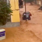 Una de las calles de Utiel completamente anegadas por el agua