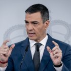 El presidente del Gobierno, Pedro Sánchez, durante una rueda de prensa, posterior al Consejo de Ministros, en el Palacio de La Moncloa, a 5 de noviembre de 2024, en Madrid (España). El Consejo de Ministros ha aprobado hoy un paquete de ayudas económicas, laborales y fiscales, junto con la declaración de zona gravemente afectada por una emergencia de Protección Civil para aquellos lugares de la Comunidad Valenciana, Castilla-La Mancha, Andalucía, Cataluña y Aragón que se han visto más golpeados por la DANA.

A. Pérez Meca / Europa Press
05 NOVIEMBRE 2024;RUEDA DE PRENS;RDP;COMPARECENCIA;
05/11/2024