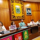 Esta mesa de trabajo surge  tras la adhesión del Ayuntamiento el pasado año a la Red de Ciudades por el Bienestar de los Animales de Compañía acordada en el pleno municipal