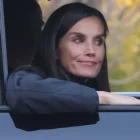 La Reina Letizia se mostró especialmente cercana con las vecinas de Chiva.