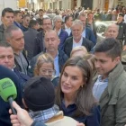 Los Reyes hablan con Alsina en las calles de Chiva.