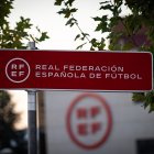 Cartel de entrada en la sede de la RFEF, en Las Rozas