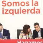 José Luis Ábalos, cuando era ministro, junto a Pedro Sánchez y Cristina Narbona en un acto del PSOE.