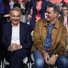 Pedro Sánchez junto a José Luis Rodríguez Zapatero en el congreso del PSOE