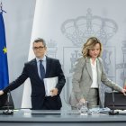 Félix Bolaños y Pilar Alegría a su llegada a una rueda de prensa tras el Consejo de Ministros en Moncloa.