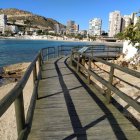 (Foto de ARCHIVO)
Imagen de la pasarela que une las playas de La Albufereta y La Almadraba en Alicante, en una imagen de archivo.

REMITIDA / HANDOUT por AYUNTAMIENTO DE ALICANTE
Fotografía remitida a medios de comunicación exclusivamente para ilustrar la noticia a la que hace referencia la imagen, y citando la procedencia de la imagen en la firma
17/12/2024