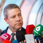 Emiliano García-Page atiende a los medios durante su visita a FITUR.

REMITIDA / HANDOUT por DAVID ESTEBAN GONZALEZ/JCCM
Fotografía remitida a medios de comunicación exclusivamente para ilustrar la noticia a la que hace referencia la imagen, y citando la procedencia de la imagen en la firma
22/1/2025