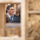 El presidente del Gobierno, Pedro Sánchez, en el estand de Paradores durante su visita a FITUR.