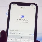 27 January 2025, United Kingdom, London: In this photo illustration, the DeepSeek app is seen on a phone screen with the DeepSeek website in the background. Major US technology firms have seen their shares fall as Chinese developers launch the low-cost DeepSeek Artificial Intelligence (AI) chatbot. The app has overtaken its US rivals. Photo: Vuk Valcic/SOPA Images via ZUMA Press Wire/dpa

Vuk Valcic/SOPA Images via ZUMA / DPA
27/1/2025 ONLY FOR USE IN SPAIN