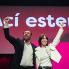 La secretaria general del PSPV-PSOE y ministra de Ciencia, Innovación y Universidades, Diana Morant, y el ministro de Transportes y Movilidad Sostenible, Óscar Puente, durante la clausura del 15º Congreso Nacional del PSPV-PSOE, en el Palacio de Congresos, a 2 de febrero de 2025, en Valencia, Comunidad Valenciana (España). Durante el encuentro, convocado bajo el lema ‘Ací estem’, se ha ratificado a Diana Morant como secretaria general de los socialistas valencianos. Además, se ha celebrado para dar a conocer la nueva ejecutiva y la hoja de ruta política del PSPV-PSOE.

Jorge Gil / Europa Press
02 FEBRERO 2025;PSPV;PSOE;SECRETARIA;GENERAL;CONGRESO;SOCIALISTAS
02/2/2025