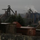 Archivo - Vista de la fábrica de acero de ArcelorMittal en Gijón desde el cementerio de Poago, Asturias (España), a 4 de diciembre de 2020. La Dirección de ArcelorMittal Asturias decidió ayer el cierre patronal de la Acería de Gijón, una vez constatado el.