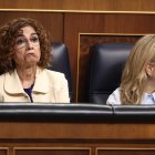 María Jesús Montero (Hacienda) y Yolanda Díaz (Trabajo) durante la sesión de control al Gobierno este miércoles.