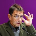 Archivo - El fundador de Podemos, Juan Carlos Monedero, interviene en el acto de apoyo a la candidatura de Podemos Galicia 'Rexurdir' para dirigir Podemos Galicia, a 14 de diciembre de 2022, en Santiago de Compostela, A Coruña, Galicia (España).