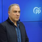 Archivo - El vicesecretario de Coordinación Autonómica y Local del PP, Elías Bendodo, en una rueda de prensa.