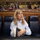 La vicepresidenta segunda y ministra de Trabajo y Economía Social, Yolanda Díaz, a su llegada a un pleno en el Congreso de los Diputados, a 19 de febrero de 2025, en Madrid (España).