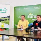 El presidente de Apag Extremadura Asaja, Juan Metidieri, y el presidente de Agryga, Herminio Íñiguez, en una rueda de prensa.