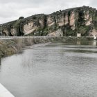 Vista del embalse de Alcorlo tras la crecida de los ríos Bornova y Henares, en San Andrés del Congosto, Guadalajara, Castilla-La Mancha (España).