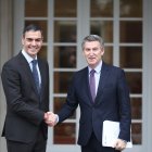 Sánchez y Feijóo ya están reunidos para abordar el aumento del gasto en defensa.